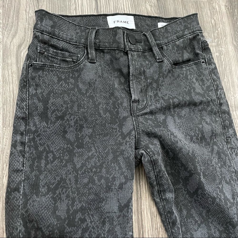 Revolve FRAME - Le Skinny Jeans De Jeanne Tonal Python - Picture 8 of 12